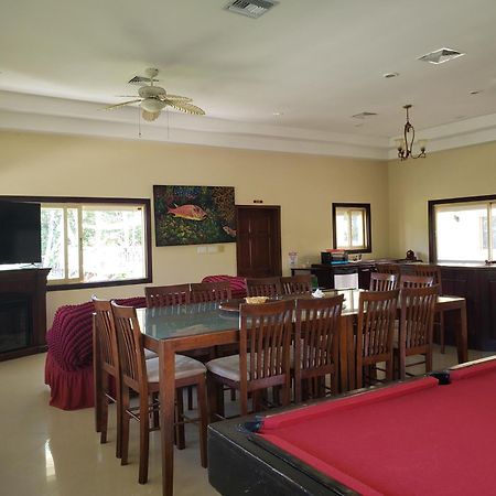 בליז סיטי Seaside Chateau Resort מראה חיצוני תמונה