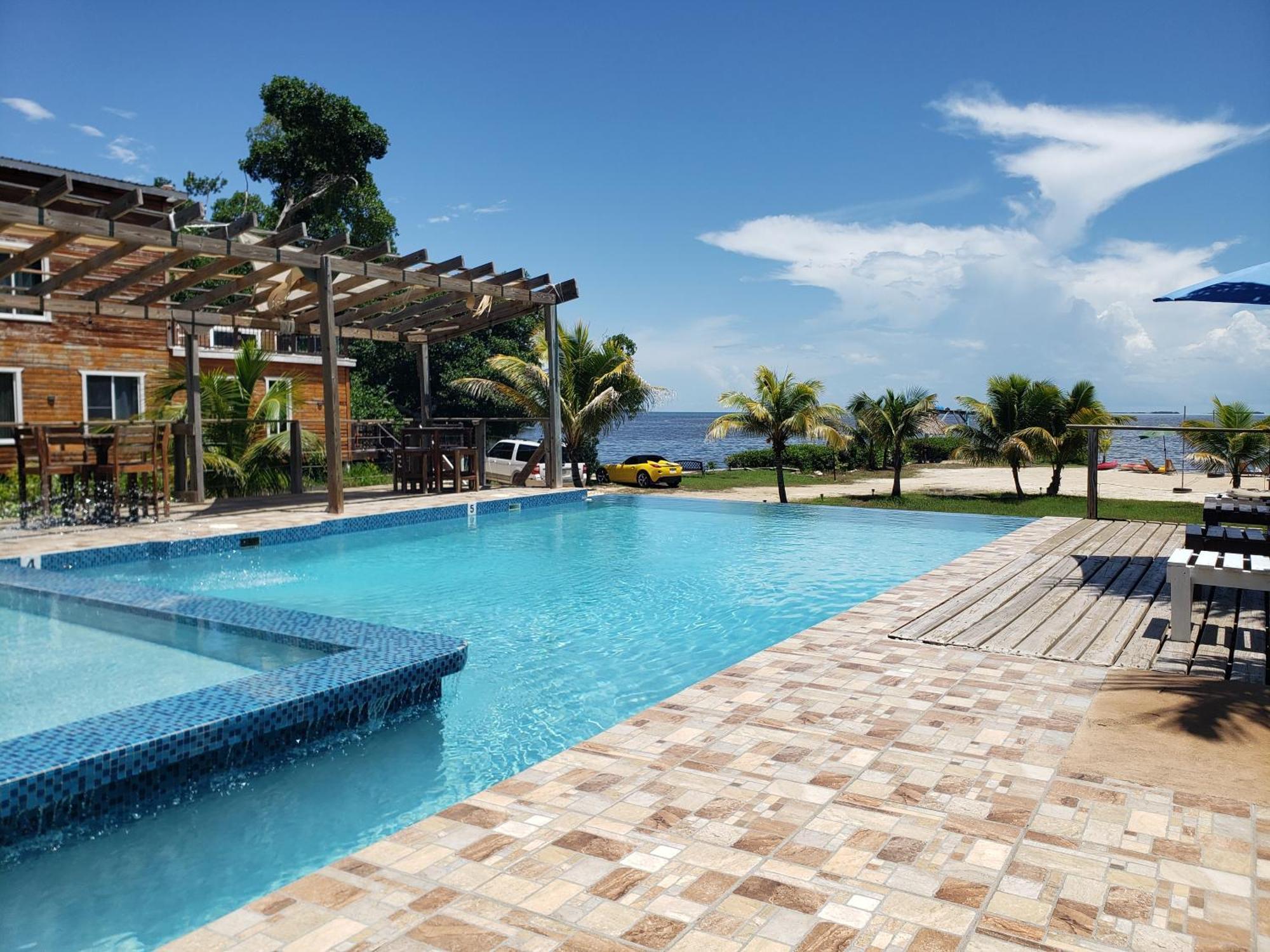 בליז סיטי Seaside Chateau Resort מראה חיצוני תמונה